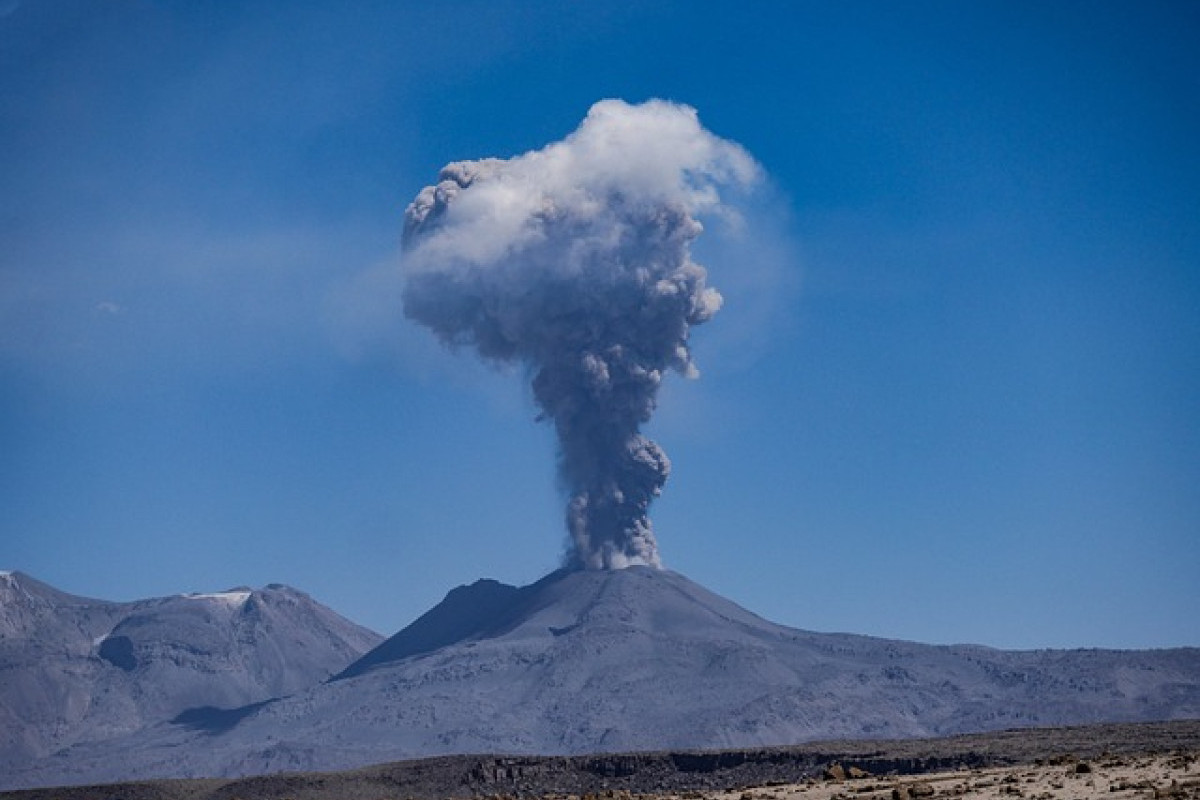 Gunung Merapi Kembali Erupsi! Keluarkan Awan Panas hingga Status Berubah Jadi Siaga Level III, Begini Bahaya dan Penyebabnya