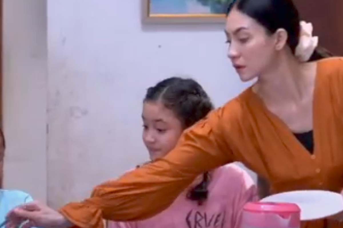 Sinopsis Sinetron Baru Ratu Di Hatiku Episode 1 Senin, 20 Maret 2023 Kisah Malang Ratu Hidup Dengan Ibu Tiri Yang Jahatnya Nauzubillah 