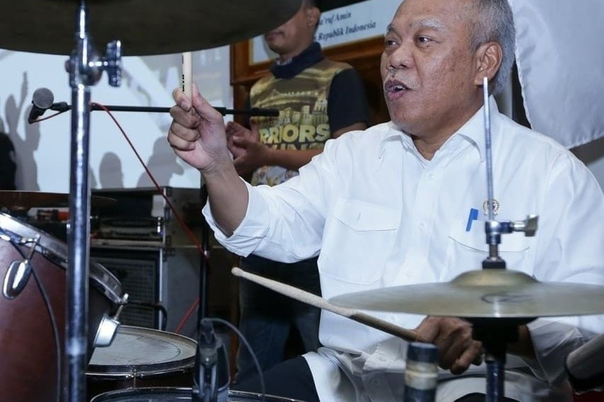 Lagi-Lagi Viral, Menteri PUPR Basuki Hadimuljono Jadi Drummer Kotak, Warganet Syok Sebut Multitalenta Saat Pamer Skill Jago Hingga 